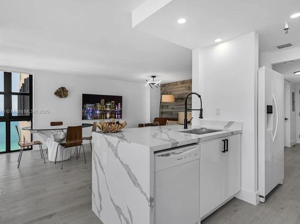 2555 Collins Ave 2200, Miami Beach FL 33140