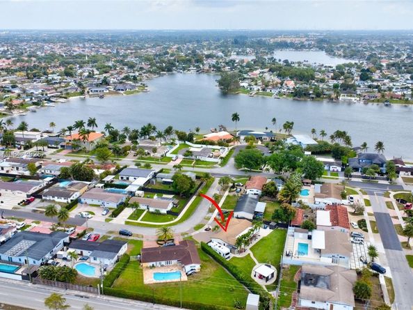 8540 NW 182nd St, Hialeah FL 33015