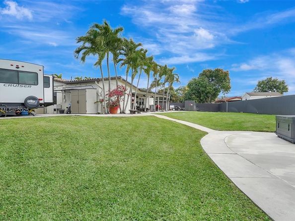 8540 NW 182nd St, Hialeah FL 33015