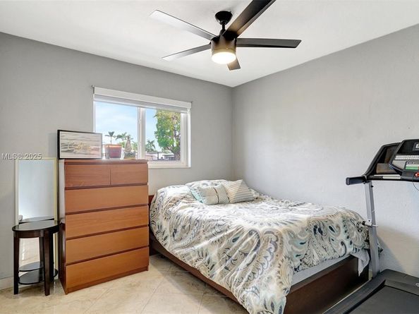 8540 NW 182nd St, Hialeah FL 33015