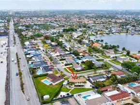 8540 NW 182nd St, Hialeah FL 33015