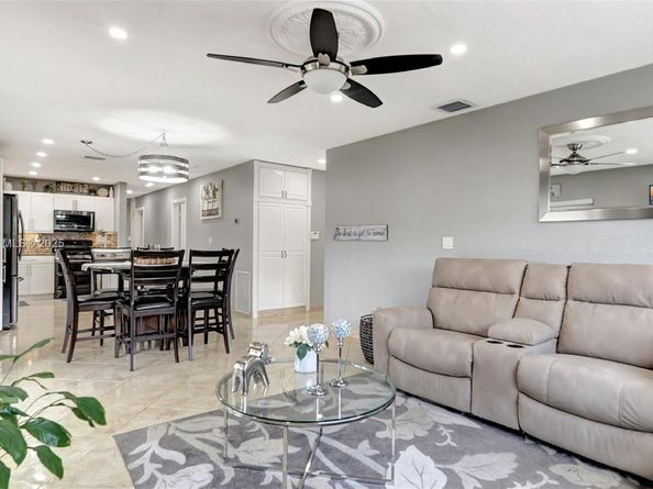 8540 NW 182nd St, Hialeah FL 33015