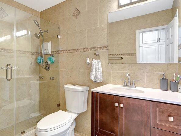 8540 NW 182nd St, Hialeah FL 33015