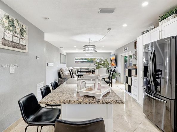 8540 NW 182nd St, Hialeah FL 33015