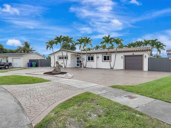 8540 NW 182nd St, Hialeah FL 33015