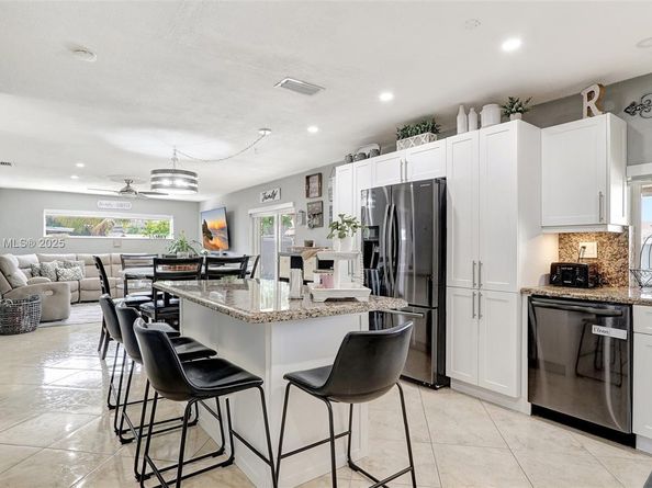 8540 NW 182nd St, Hialeah FL 33015