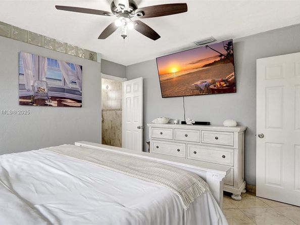 8540 NW 182nd St, Hialeah FL 33015