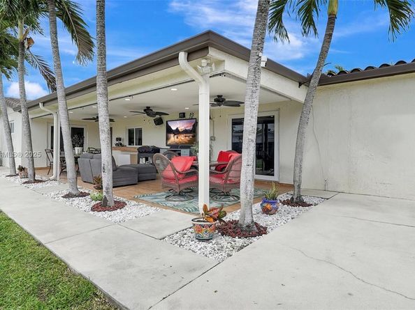 8540 NW 182nd St, Hialeah FL 33015