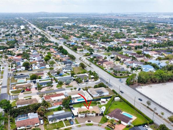 8540 NW 182nd St, Hialeah FL 33015