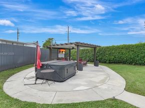 8540 NW 182nd St, Hialeah FL 33015
