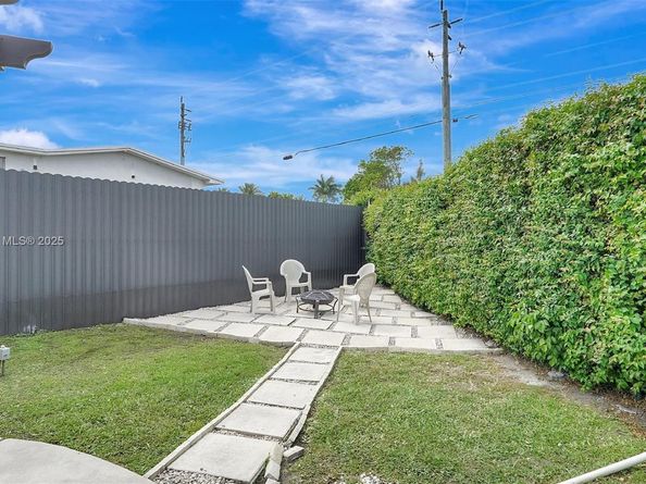 8540 NW 182nd St, Hialeah FL 33015