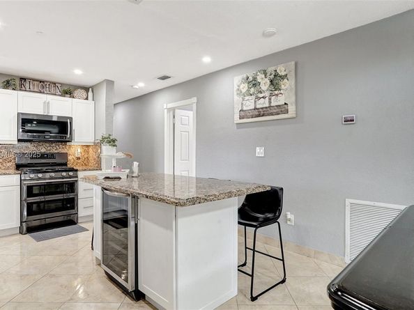 8540 NW 182nd St, Hialeah FL 33015
