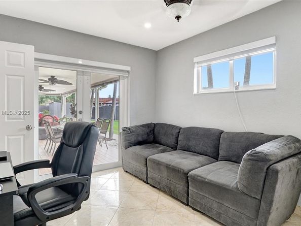 8540 NW 182nd St, Hialeah FL 33015