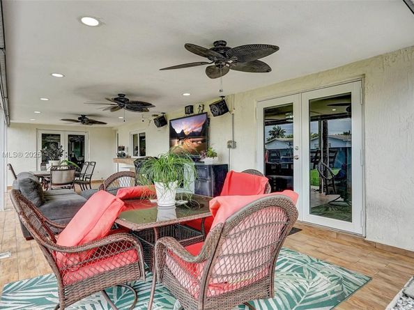 8540 NW 182nd St, Hialeah FL 33015