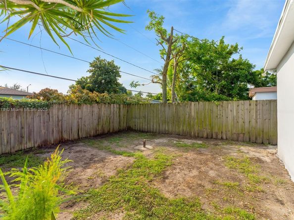 13711 Madison St, Miami FL 33176