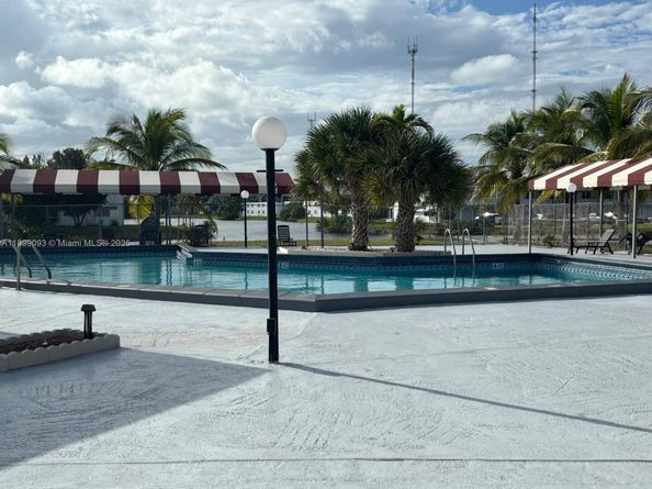 20320 NE 2nd Ave 7, Miami Gardens FL 33179