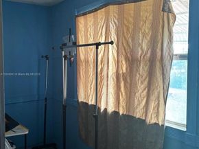 20320 NE 2nd Ave 7, Miami Gardens FL 33179