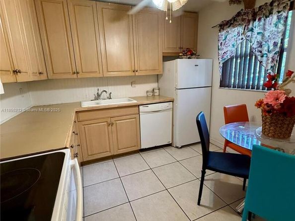 3060 Holiday Springs Blvd 104, Margate FL 33063
