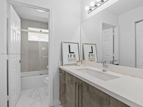 3846 W Gardenia Ave, Weston FL 33332