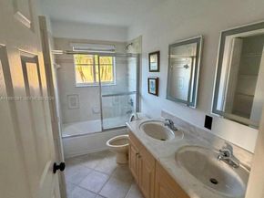 663 Live Oak Ln, Weston FL 33327