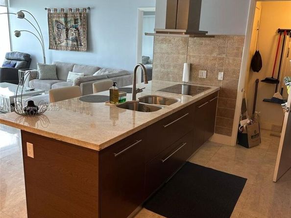 495 Brickell Ave 5211, Miami FL 33131