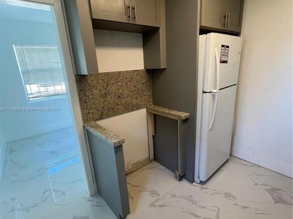 1190 NW 64th St, Miami FL 33150