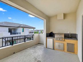 4426 NW 83rd Pkwy ., Doral FL 33166