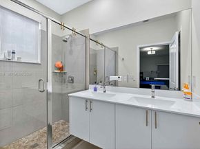 4426 NW 83rd Pkwy ., Doral FL 33166