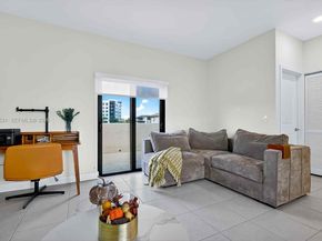 4426 NW 83rd Pkwy ., Doral FL 33166