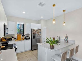 4426 NW 83rd Pkwy ., Doral FL 33166