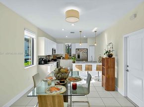 4426 NW 83rd Pkwy ., Doral FL 33166