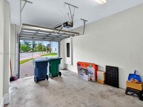 4426 NW 83rd Pkwy ., Doral FL 33166