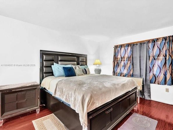 9900 SW 12 st, Pembroke Pines FL 33025