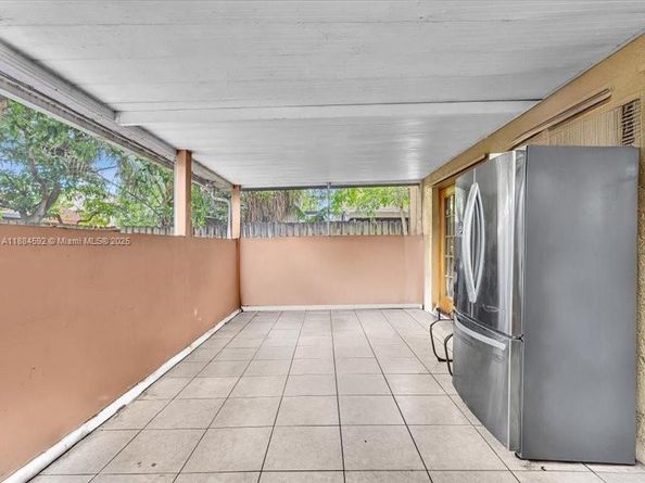 9900 SW 12 st, Pembroke Pines FL 33025