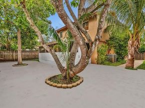 9900 SW 12 st, Pembroke Pines FL 33025