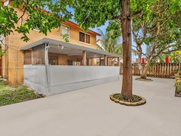 9900 SW 12 st, Pembroke Pines FL 33025