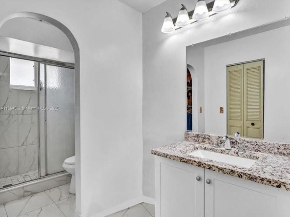 9900 SW 12 st, Pembroke Pines FL 33025
