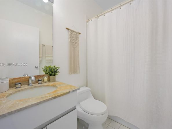 888 Brickell Key Dr 2909, Miami FL 33131