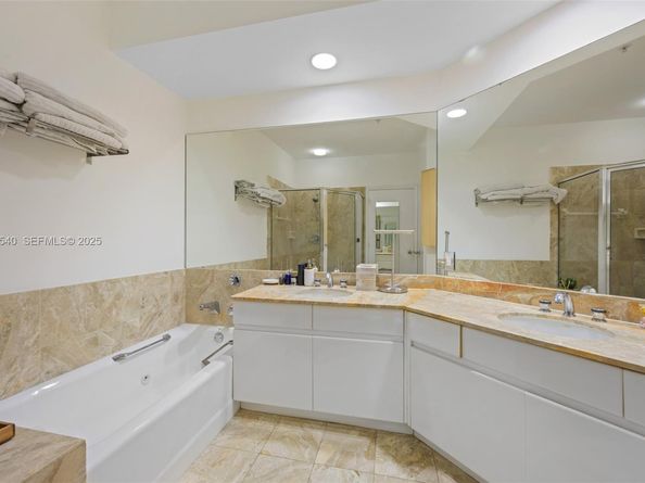 888 Brickell Key Dr 2909, Miami FL 33131