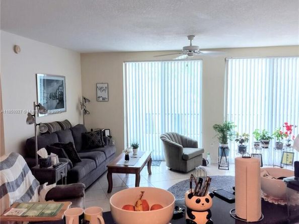 2421 NE 65th St 403, Fort Lauderdale FL 33308