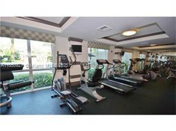 2421 NE 65th St 403, Fort Lauderdale FL 33308