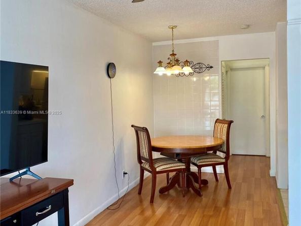820 SW 11th Ave 15B, Hallandale Beach FL 33009
