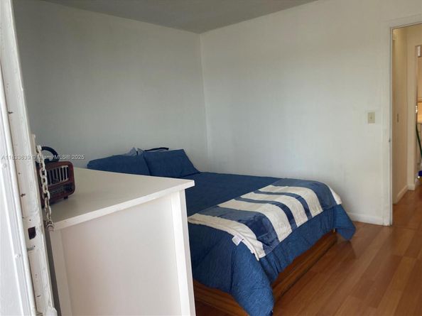 820 SW 11th Ave 15B, Hallandale Beach FL 33009