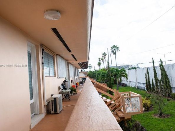 820 SW 11th Ave 15B, Hallandale Beach FL 33009