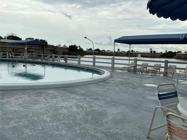 820 SW 11th Ave 15B, Hallandale Beach FL 33009