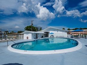 820 SW 11th Ave 15B, Hallandale Beach FL 33009
