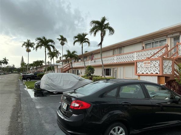 820 SW 11th Ave 15B, Hallandale Beach FL 33009