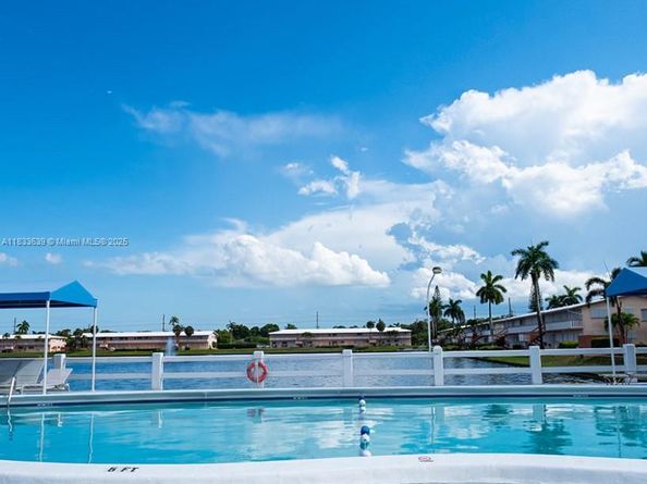 820 SW 11th Ave 15B, Hallandale Beach FL 33009