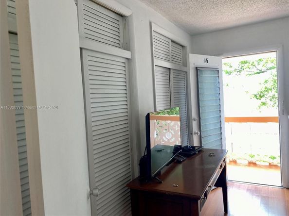 820 SW 11th Ave 15B, Hallandale Beach FL 33009
