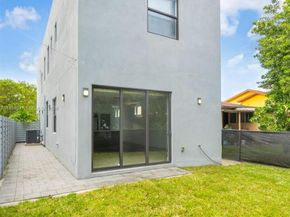 225 NW 40 Ct, Miami FL 33126